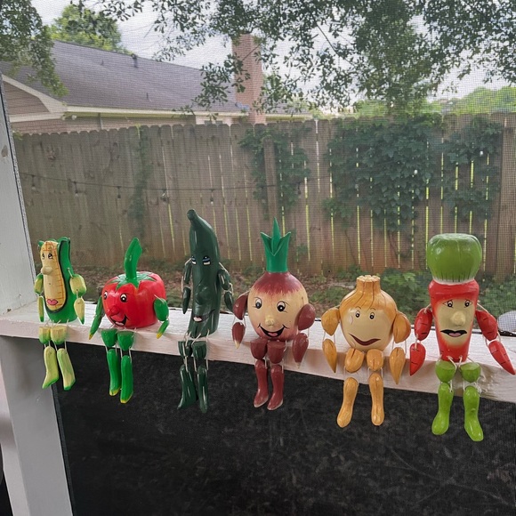 Unbranded Accents Vintage Anthropomorphic Fruit Vegetables Shelf